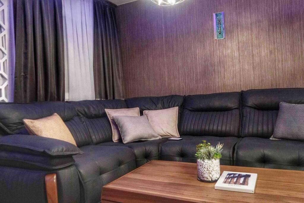 New Luxury 3-Bedroom Apartment Segovia Exteriör bild